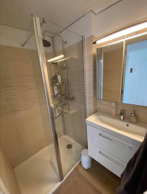 L'Atelier Marin Sur Le Port Des Marines Apartment Коголен Екстериор снимка