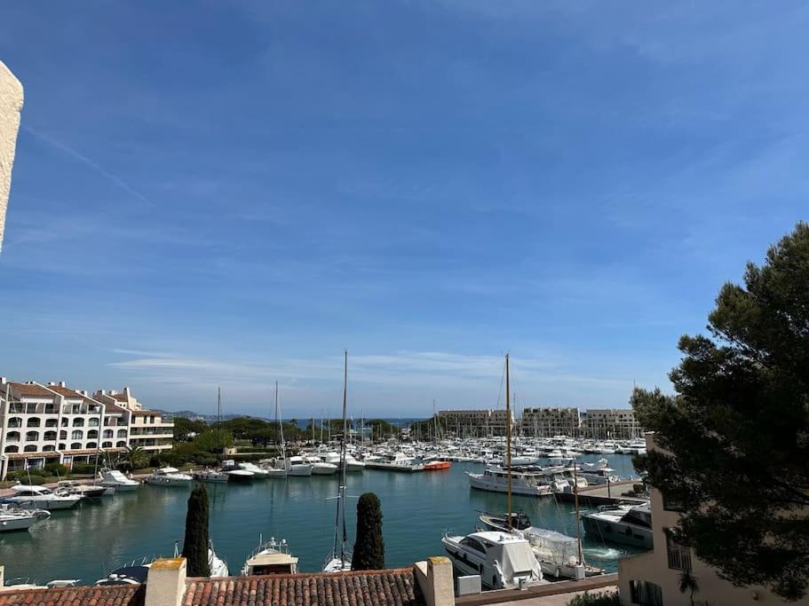 L'Atelier Marin Sur Le Port Des Marines Apartment Коголен Екстериор снимка